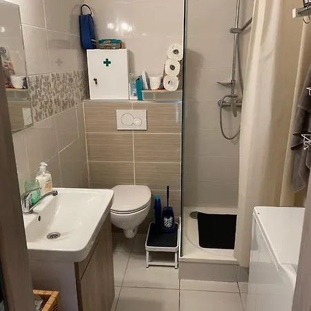 Utulny Byt V Sirsom Centre - Cosy Apartment * Bratysława